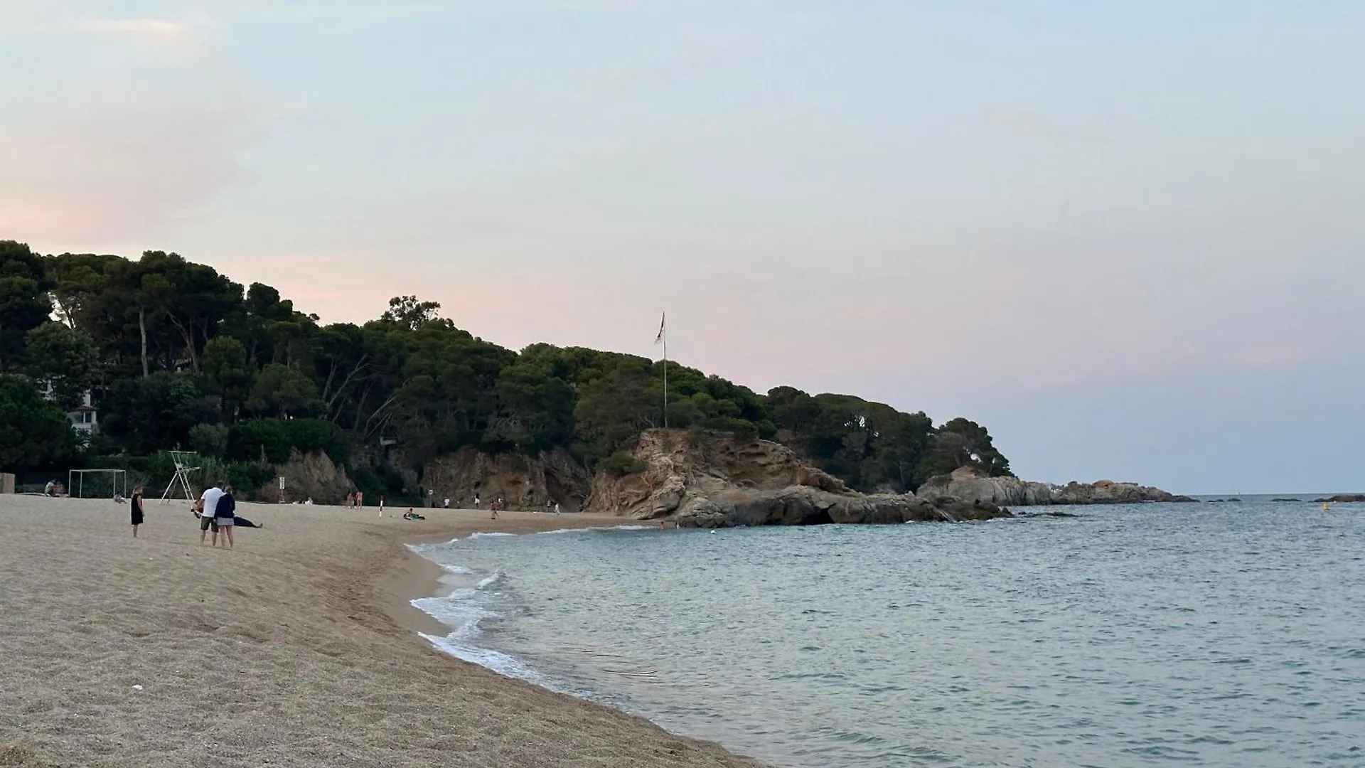 Beachfront Rooftop Haven Studio In Playa De Aro Platja d'Aro Apartment