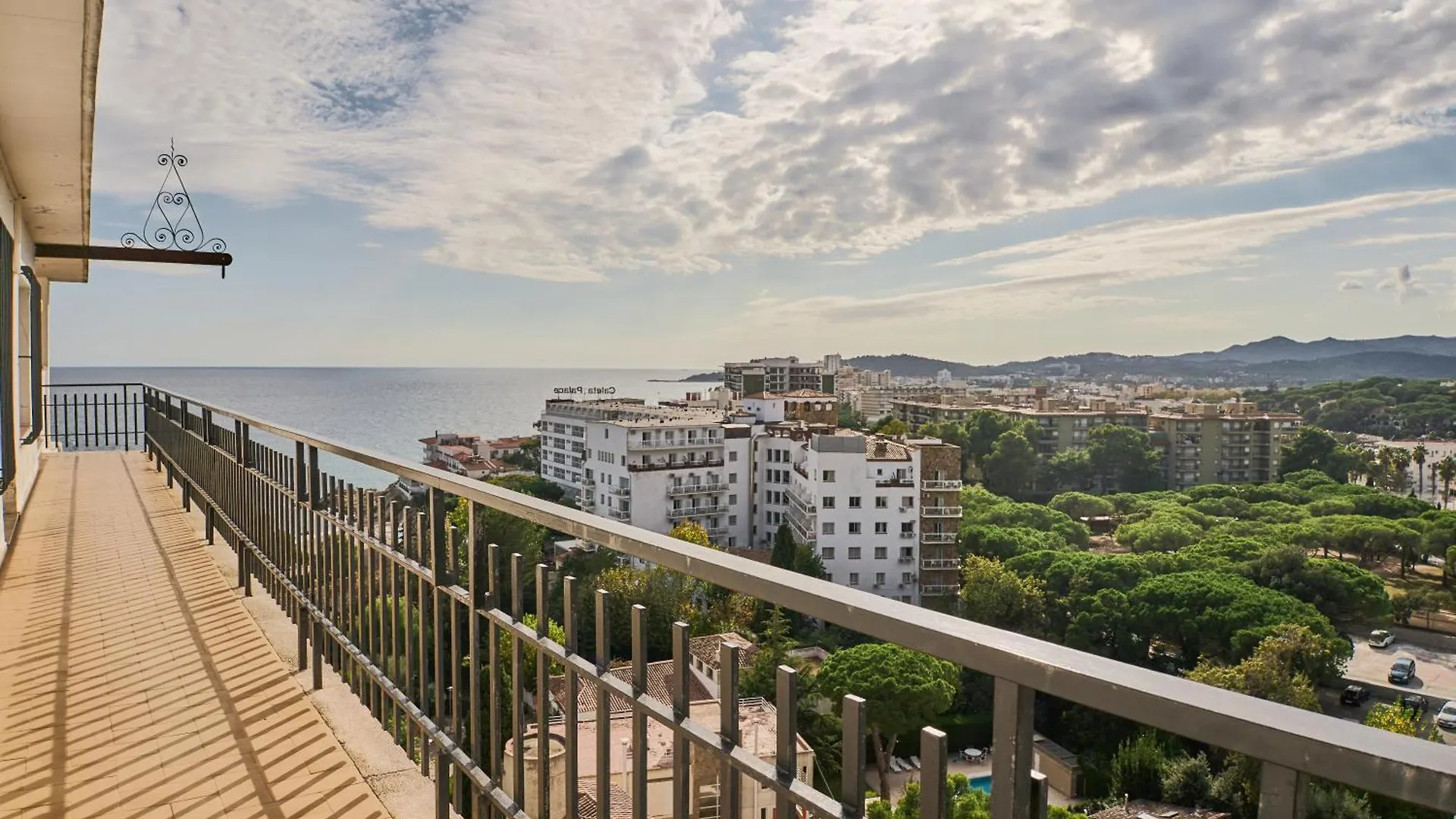 Apartment Beachfront Rooftop Haven Studio In Playa De Aro Platja d'Aro